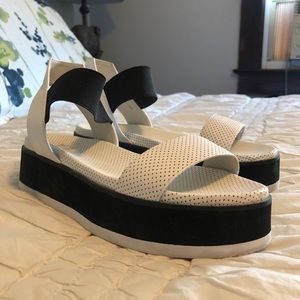 Black & White Platforms